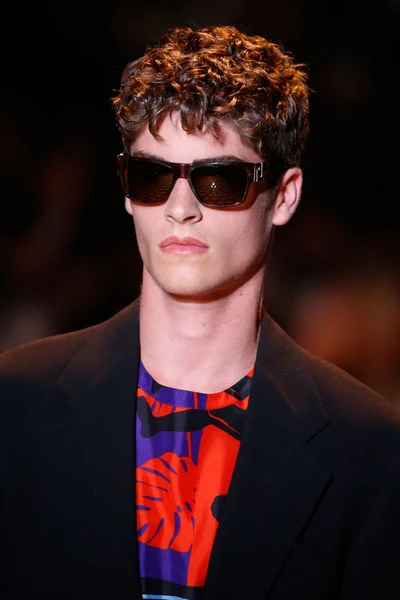 Look 77